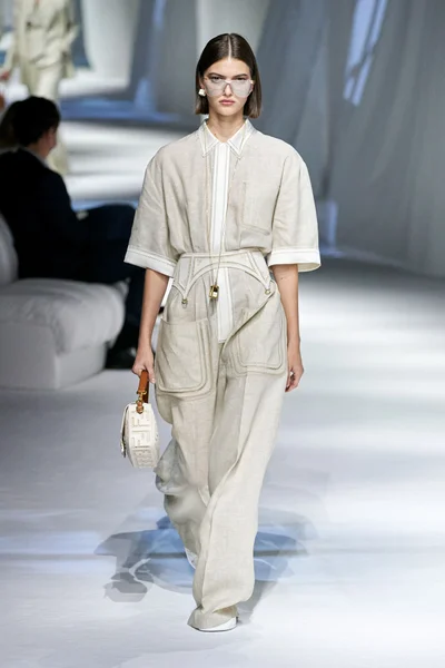 Look 14